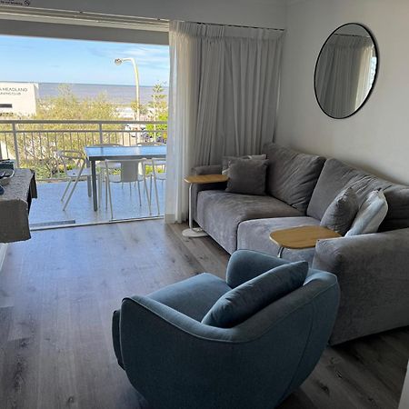 Ocean View - Alexandra Headlands Beachfront Unit Екстериор снимка