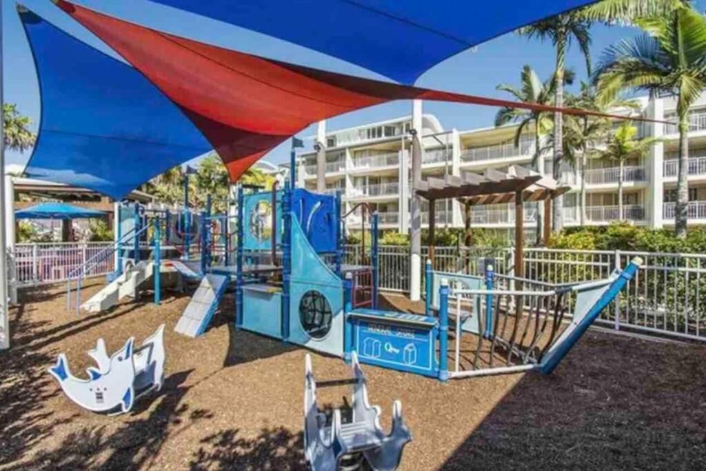 Ocean View - Alexandra Headlands Beachfront Unit Екстериор снимка