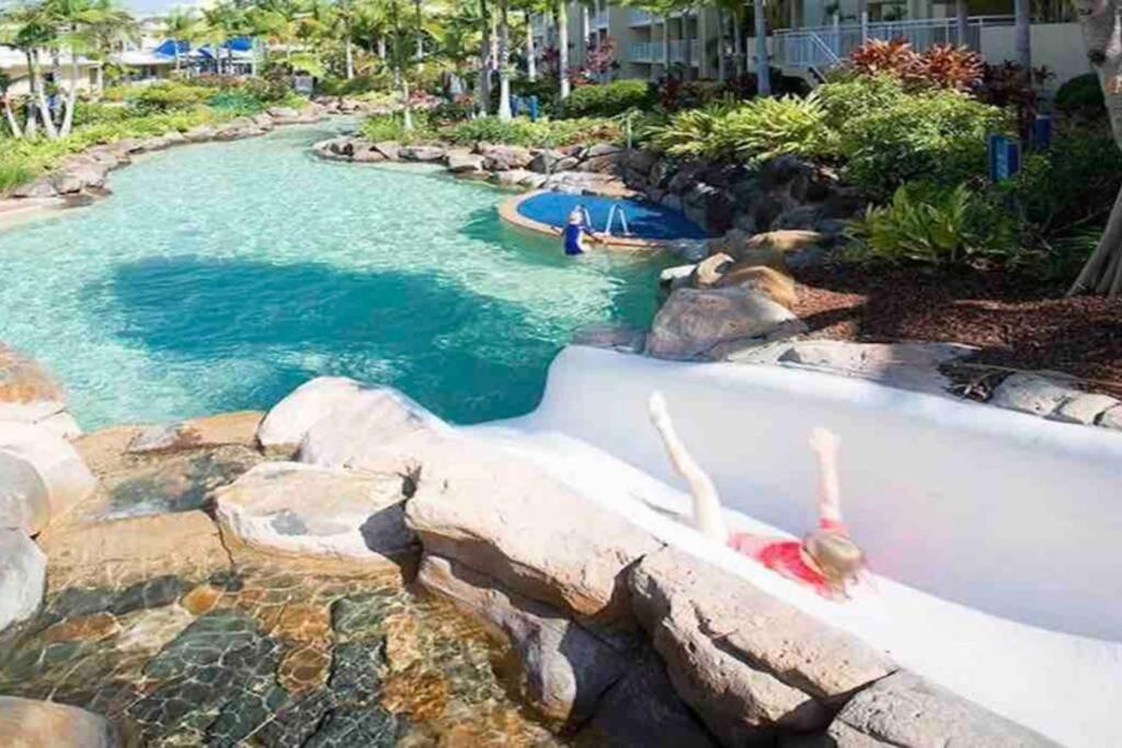 Ocean View - Alexandra Headlands Beachfront Unit Екстериор снимка