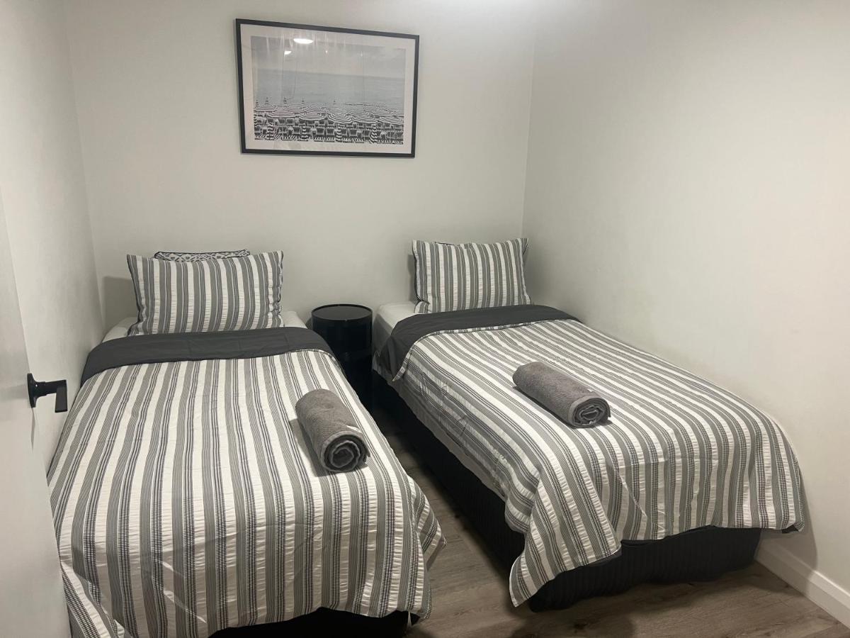 Ocean View - Alexandra Headlands Beachfront Unit Екстериор снимка