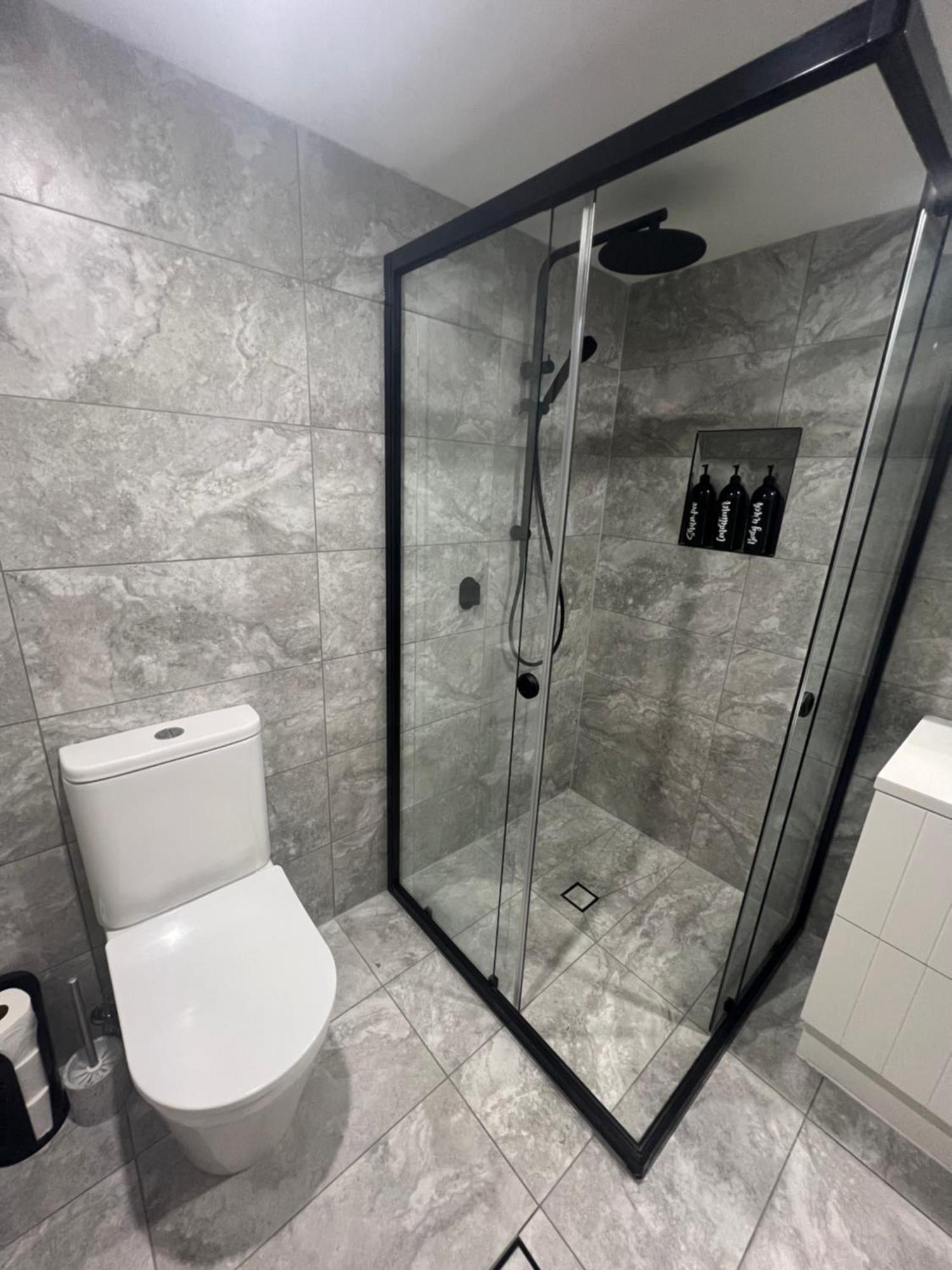 Ocean View - Alexandra Headlands Beachfront Unit Екстериор снимка