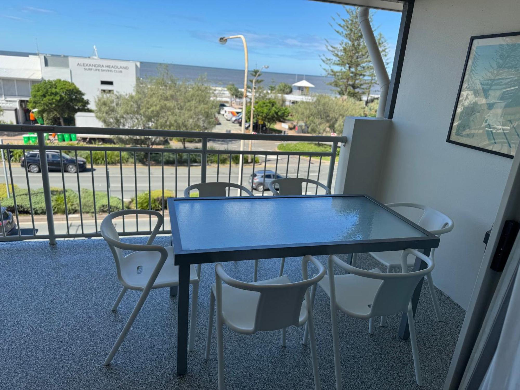 Ocean View - Alexandra Headlands Beachfront Unit Екстериор снимка