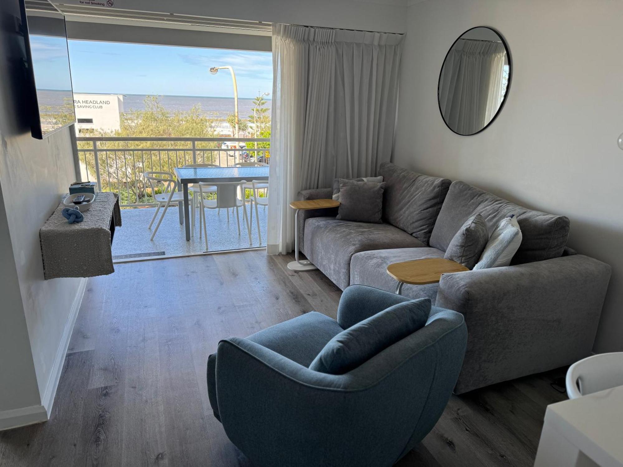 Ocean View - Alexandra Headlands Beachfront Unit Екстериор снимка