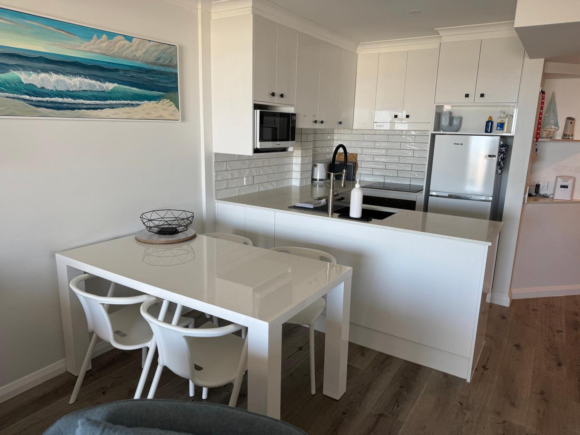 Ocean View - Alexandra Headlands Beachfront Unit Екстериор снимка
