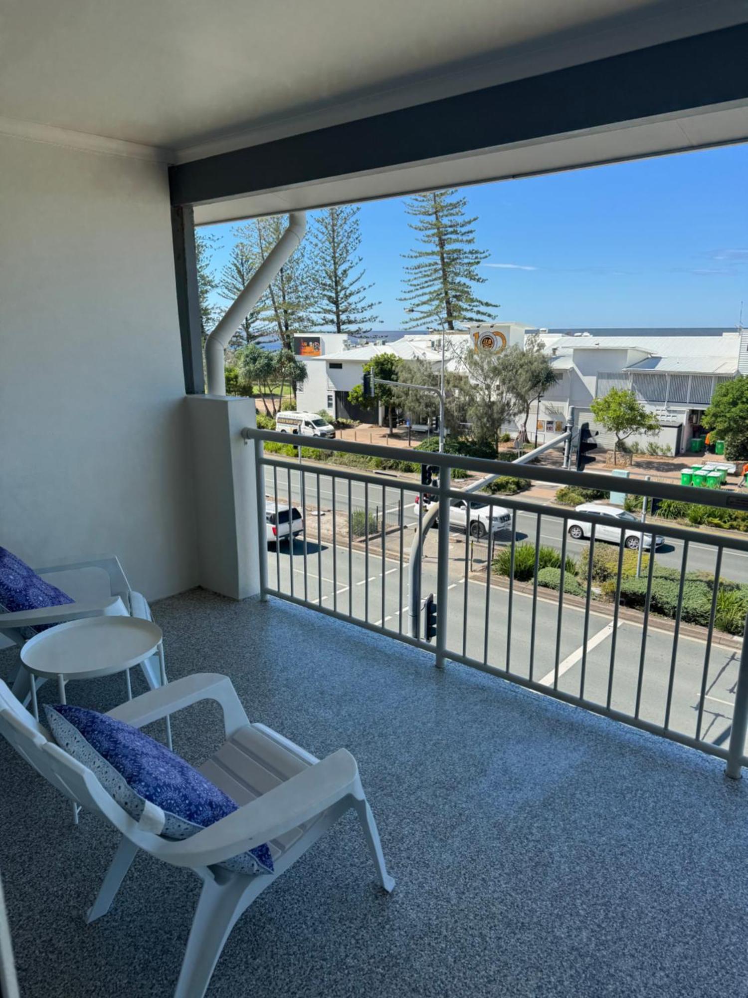 Ocean View - Alexandra Headlands Beachfront Unit Екстериор снимка